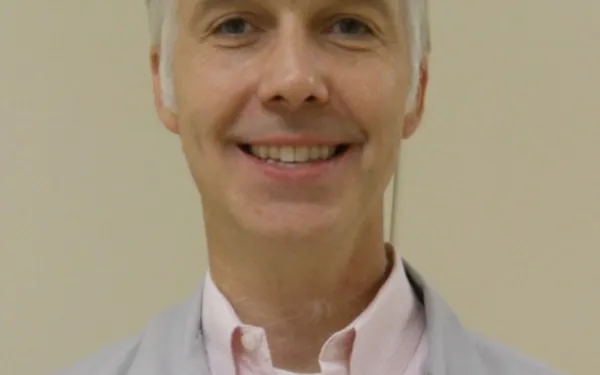 Headshot of Mark '92