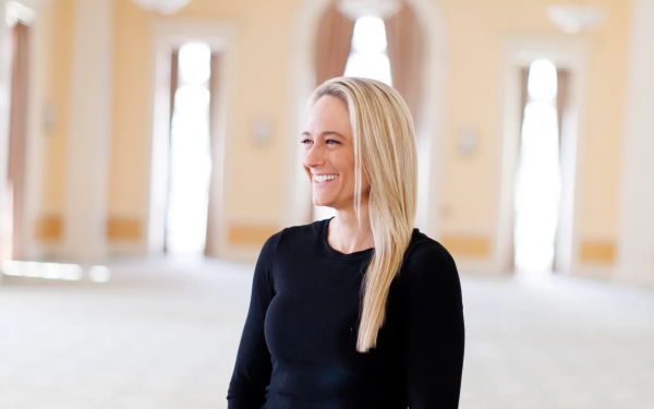 Headshot of Lindsey Chrismon
