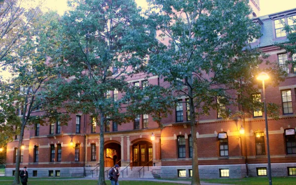 First-year Harvard dormitory, Weld
